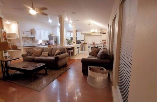 Pearland House | gooPalace : 3br/2ba - nice to work, play & relax