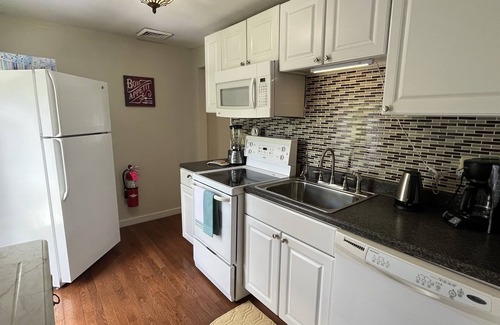 West End Apartment | Goose Pond Two less than 1 mile from ASV, Immaculate 2nd floor apartment