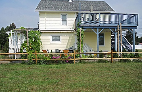 West End Apartment | Goose Pond Two less than 1 mile from ASV, Immaculate 2nd floor apartment