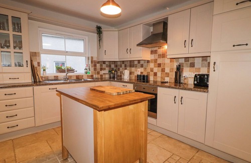 Lisnaskea Cottage | GOOSEBERRY COTTAGE, pet friendly in Lisnaskea, County Fermanagh