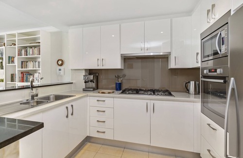 Chiswick Apartment | Gorgeous 2-Bed Unit near Riverside Parks
