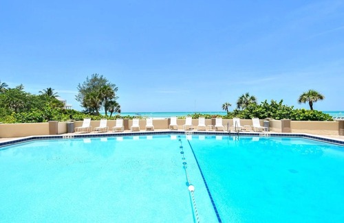 Siesta Key Village Apartment | Gorgeous 2-bedroom penthouse apartment in wonderful Siesta Key