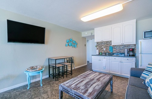Treasure Island House | Gorgeous 2 br 2 ba Waterfront Condo!