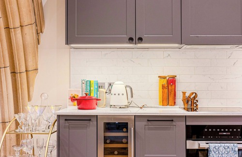 North Finchley Apartment | Gorgeous 2BR Flat in North Finchley, 3 min tube