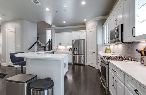 Oak Lawn House | Gorgeous 3-bedroom townhome in Perfect Location!