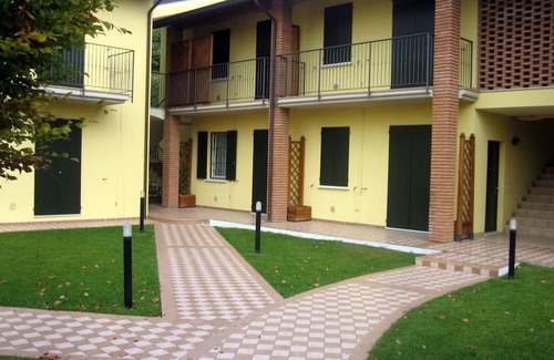 Moniga del Garda Apartment | Gorgeous 3-room apartment in Moniga del Garda with swimming pool and terrace
