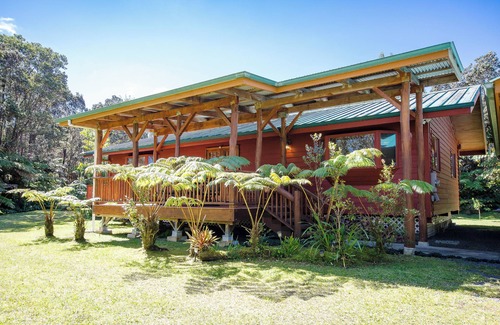 Volcano House | Gorgeous 3b/2b house minutes from Natl Park & Volcano Village. Family friendly!