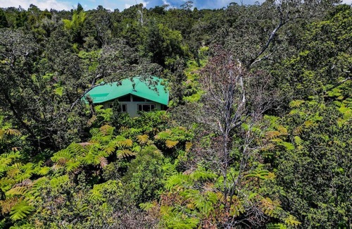 Volcano House | Gorgeous 3bd/2ba villa with covered patio, ping pong table, BBQ & playground
