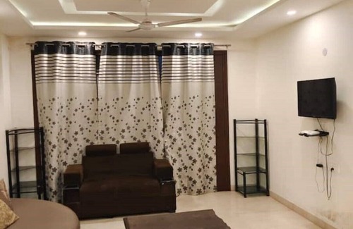 New Delhi Apartment | Gorgeous 3BHK Apartment | Close to Everything !