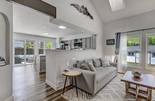 Northwest Colorado Springs House | Gorgeous 3BR Home between Garden of the Gods & the USAFA