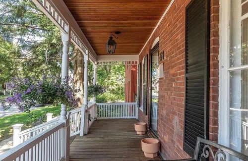 Old North End House | Gorgeous 4 bd - steps from Church St; Lake Champlain
