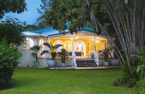Speightstown Villa | Gorgeous 4 bedroom family villa only 4 mins walk to Mullins beach