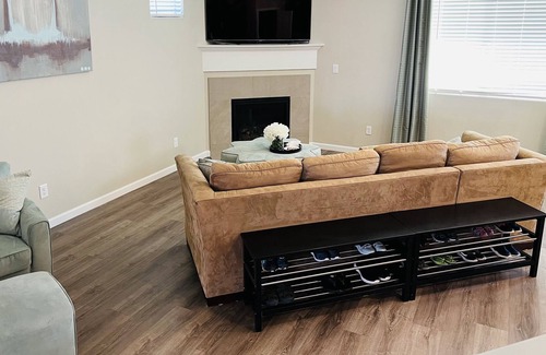 West Hills House | Gorgeous 5-bedroom, 2 1/2 -bath for your extended stay in Bremerton WA!