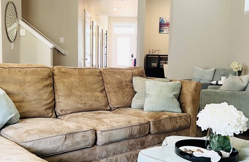West Hills House | Gorgeous 5-bedroom, 2 1/2 -bath for your extended stay in Bremerton WA!