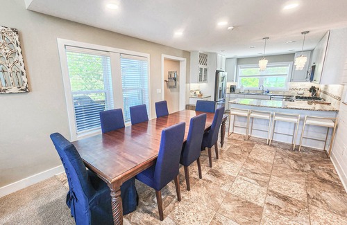 Bay Ridge House | Gorgeous 6 Bed, 5 Bath Beachfront Home With Private Beach!