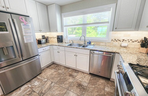 Bay Ridge House | Gorgeous 6 Bed, 5 Bath Beachfront Home With Private Beach!