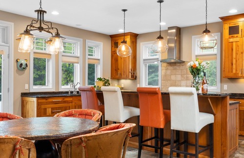 Acme House | 🏡 Gorgeous 6300sqft 5 BDR Home /w Pool - 5 Mins to HorseShow