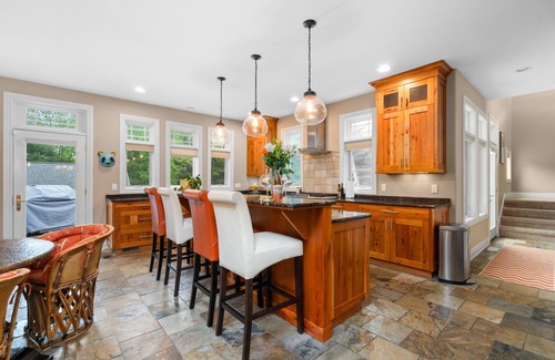 Acme House | 🏡 Gorgeous 6300sqft 5 BDR Home /w Pool - 5 Mins to HorseShow