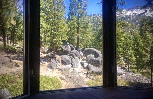 Lower Kingsbury House | Gorgeous 7 BR, 6 Bath, sleeps 9 Privacy, Big Views Hot Tub, Meticulously Clean!