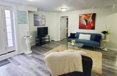 Ajax Apartment | Gorgeous Ajax Stay