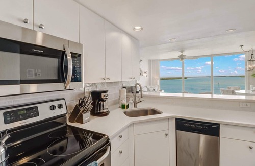 Fort Myers Beach Condo | Gorgeous Bay Water View! Pool, Beach Gear, Free WiFi & Parking, Over $150 of Free Daily Activities!