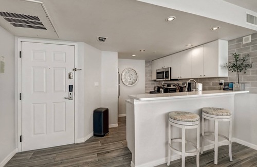Fort Myers Beach Condo | Gorgeous Bay Water View! Pool, Beach Gear, Free WiFi & Parking, Over $150 of Free Daily Activities!