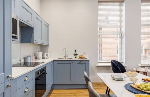 West Cliff Apartment | Gorgeous Beach-Front 2-Bed Apt w/Free Gym & PKG