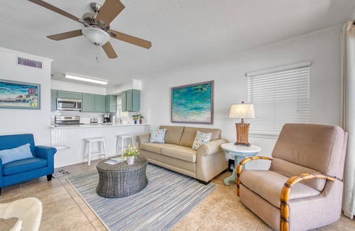 Seagrove Beach House | *Gorgeous* Beachfront with Easy Access Seagrove Condo, Sleeps 6