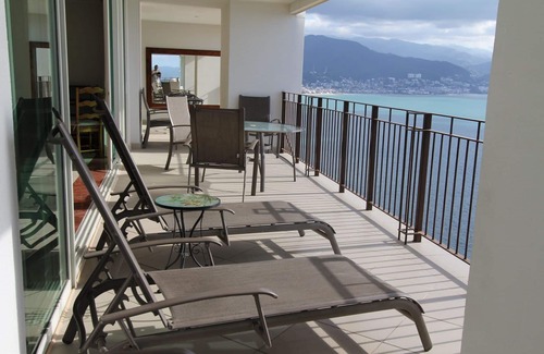South Hotel Zone Condo | Gorgeous Beachfront Grand Venetian 'Junior Penthouse'w/hot tub