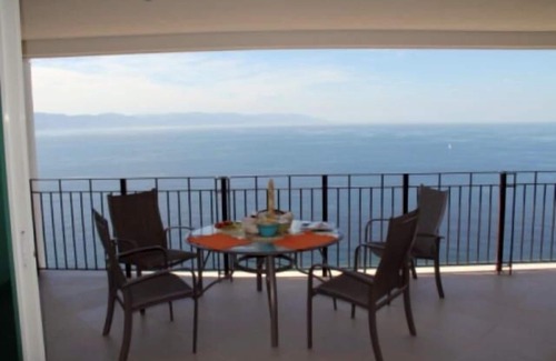 South Hotel Zone Condo | Gorgeous Beachfront Grand Venetian 'Junior Penthouse'w/hot tub