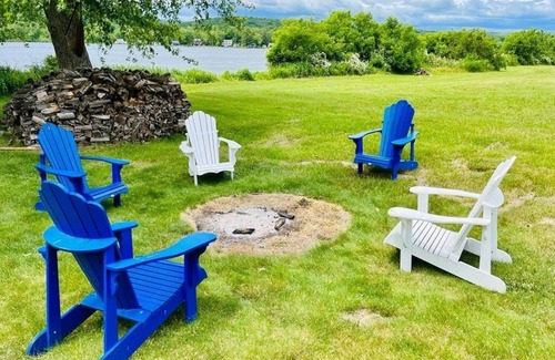 East Shore House | Gorgeous beachfront house with hot tub