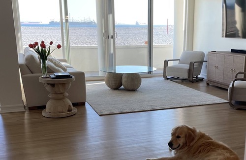 Harbor House | Gorgeous Beachfront Long Beach Peninsula/Naples S. L.A. 22 miles from Disneyland