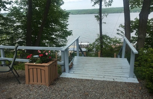 Trumansburg Cabin | Gorgeous cabin for on lakefront property!