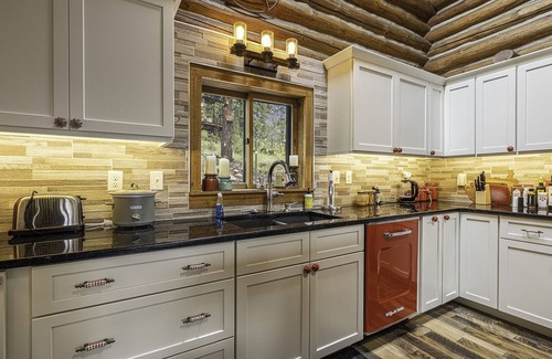 Lyons Cabin | Gorgeous Cabin Located Near Rocky Mountain National Park