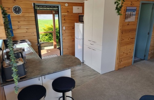 Opononi House | Gorgeous cottage, stunning ocean views, 1 min to the beach! Relax & recharge 😍