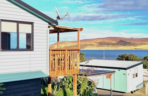 Opononi House | Gorgeous cottage, stunning ocean views, 1 min to the beach! Relax & recharge 😍