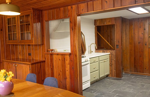 Beachwood-Bluffton Cottage | Gorgeous & Cozy Lake Michigan Cottage - Walk to Everything!