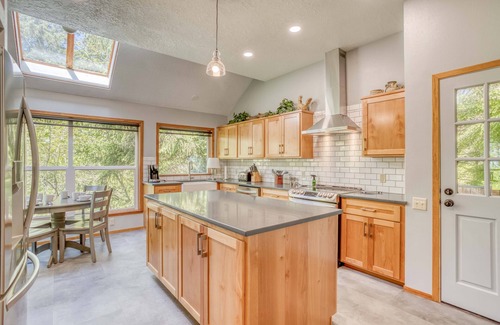 Otter Rock House | Gorgeous Custom Home with Ocean Views