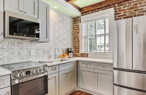 Historic Downtown Savannah Apartment | Gorgeous Designer Apartment, Heated Pool Access