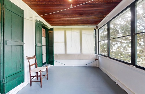 Rock Stream House | Gorgeous dog-friendly lakefront cottage with full kitchen and grill