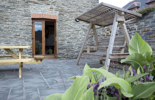 Porthcothan House | Gorgeous dog-friendly barn conversion near the beach - sleeps 9
