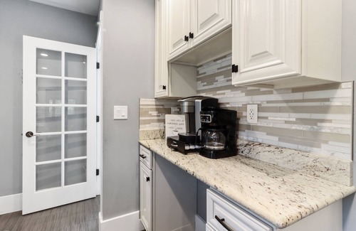 Lake Geneva House | Gorgeous Downtown Baker St Bungalow, Walk Everywhere!
