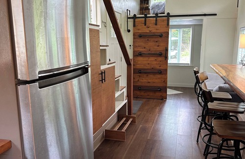 Hilo Cabin | Gorgeous Eco Tiny Home on Organic Farm Within 5 Minutes of Downtown Hilo.