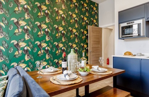 West Cliff Apartment | Gorgeous Family 2-Bed Apt w/Free Gym & Parking