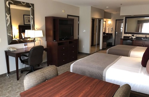 Killeen Hotel | Gorgeous Family Getaway! 2 Lovely Units and Pool.