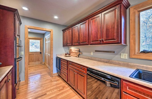 Franklin House | Gorgeous Franklin Getaway w/Deck, Mountain Views!