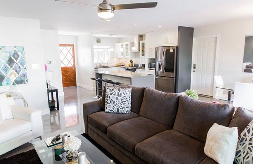 Encanto House | Gorgeous Fully Furnished 3 Bd 2 Bath Vacation Home!