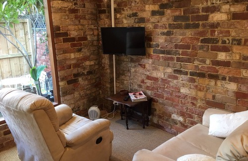 Subiaco Apartment | Gorgeous garden studio 2 mins from the heart of Subiaco