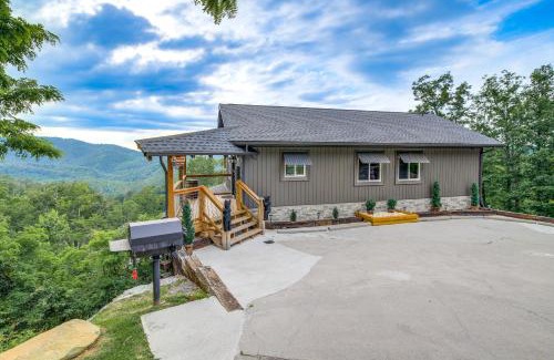 Gatlinburg House | Gorgeous Gatlinburg Cabin Large Deck and Hot Tub!