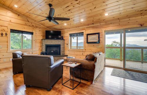 Gatlinburg House | Gorgeous Gatlinburg Cabin Large Deck and Hot Tub!